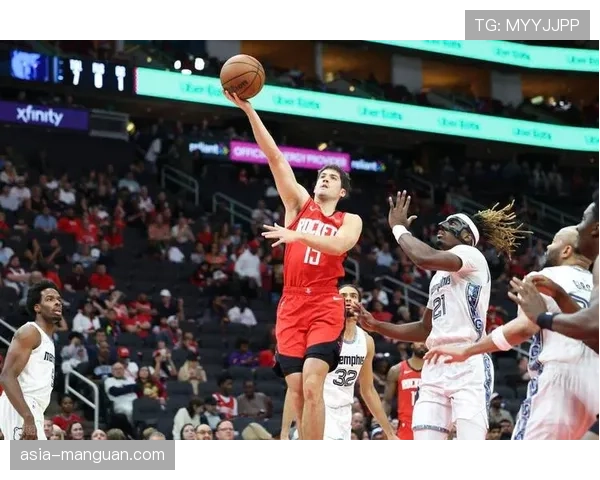 火箭132-101狂胜灰熊，年轻阵容常规赛末段强势收官